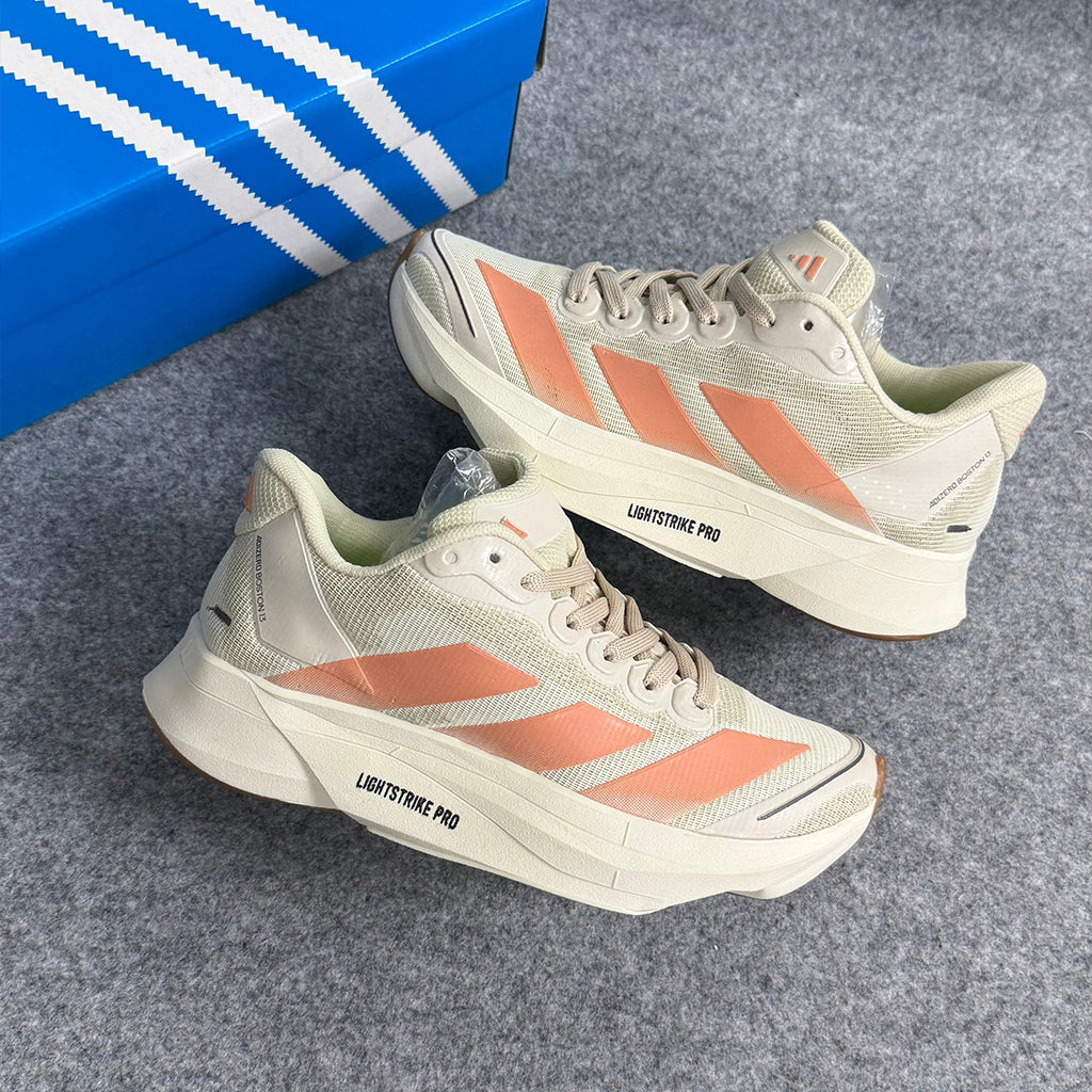 Tênis Adidas Boston 13 - Areia / Salmão