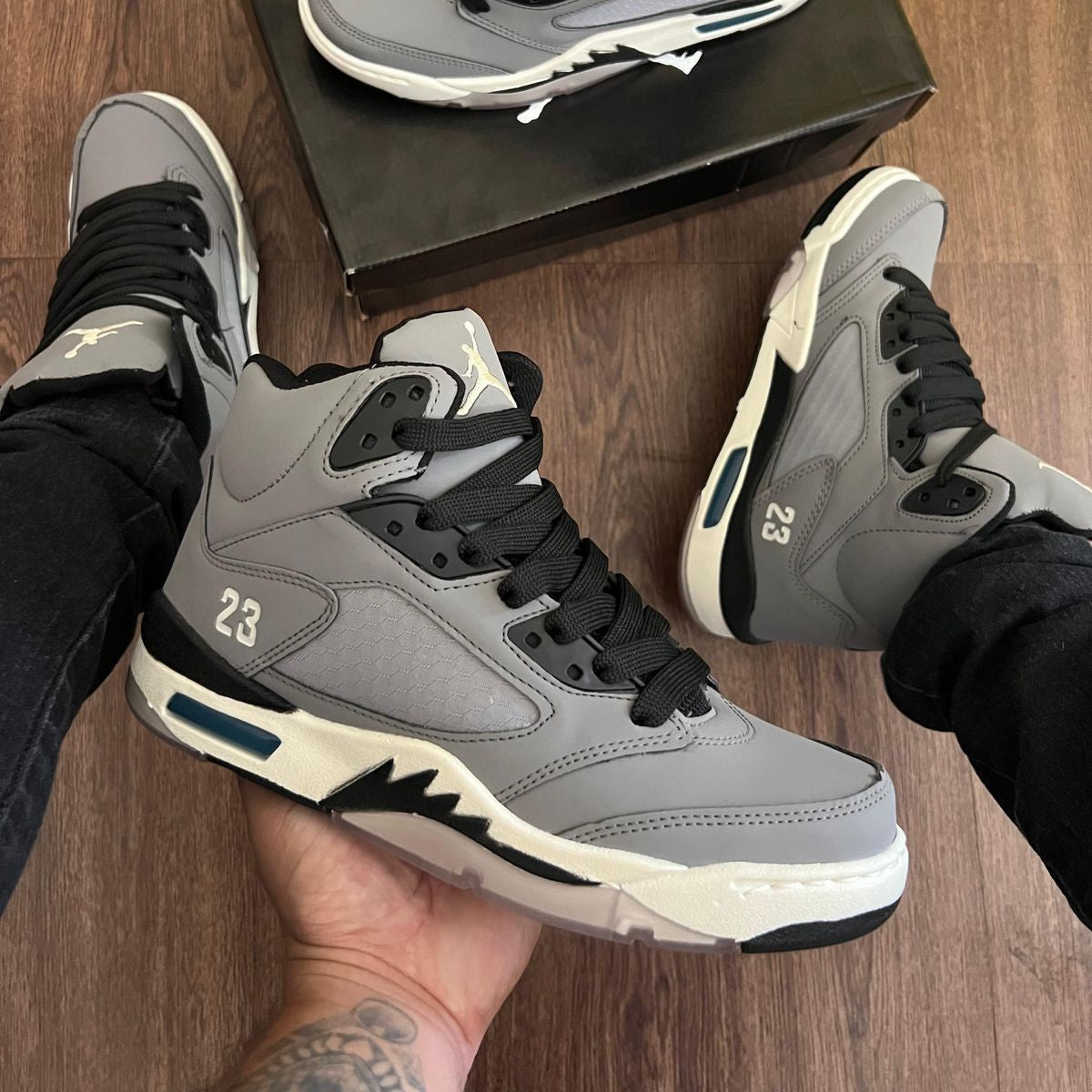Tênis Air Jordan 5 - Cinza Chumbo