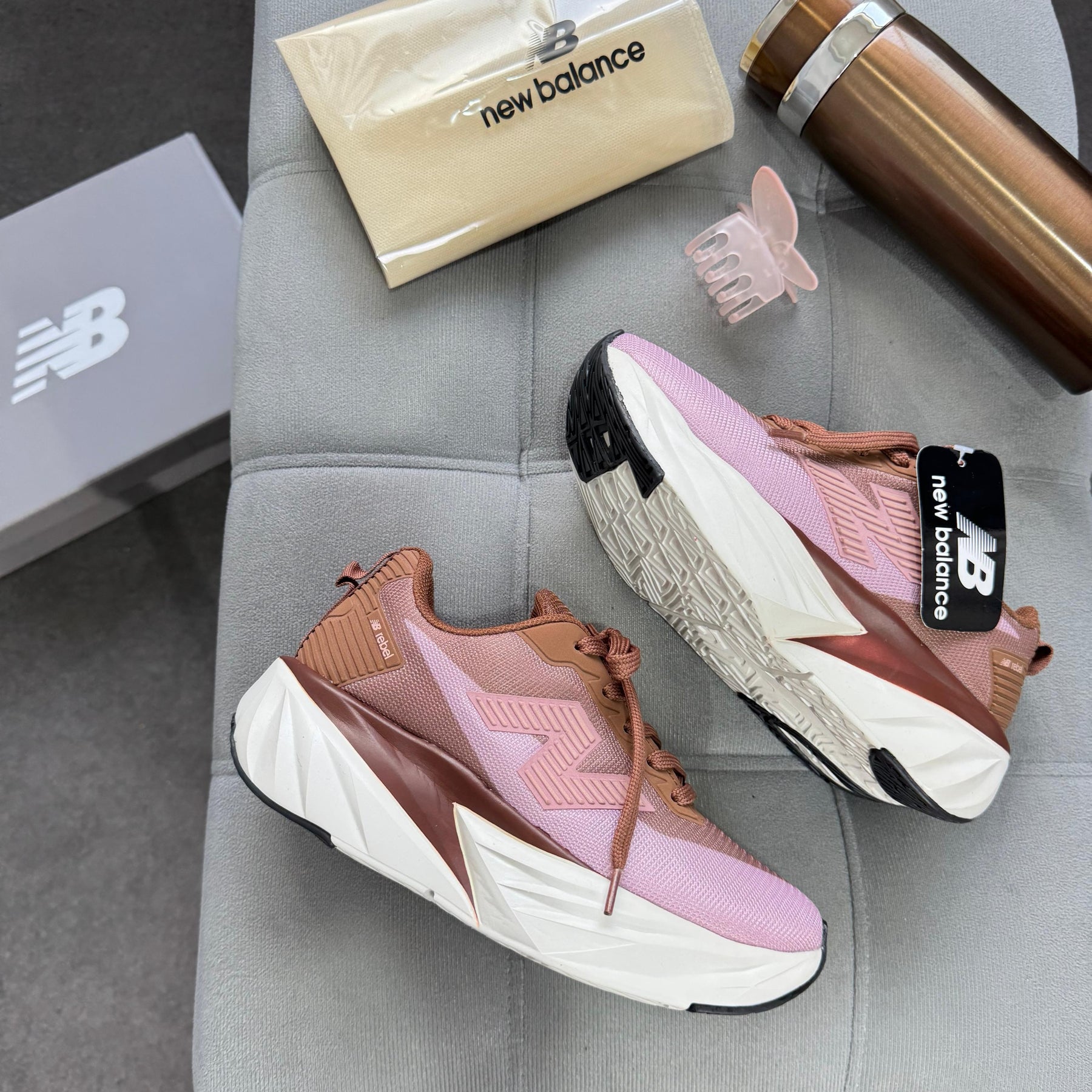 Tênis New Balance Fuel Cell Rebel - Caramelo / Rosê