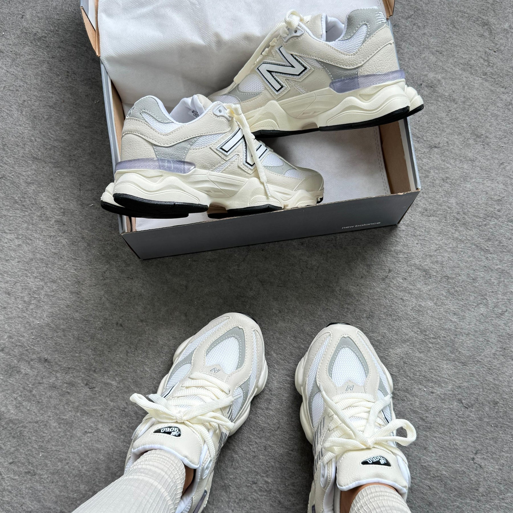 Tênis New Balance 9060 - Branco / Bege