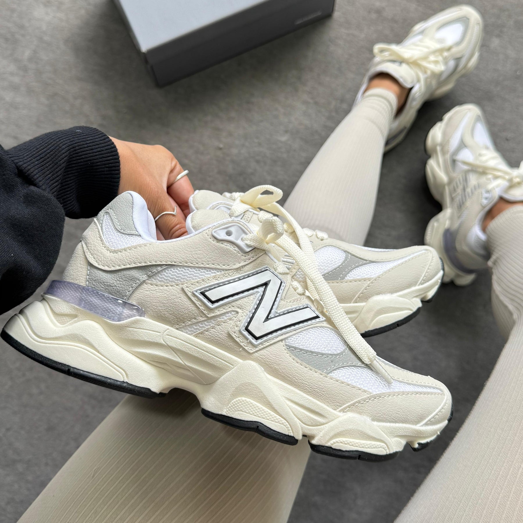 Tênis New Balance 9060 - Branco / Bege