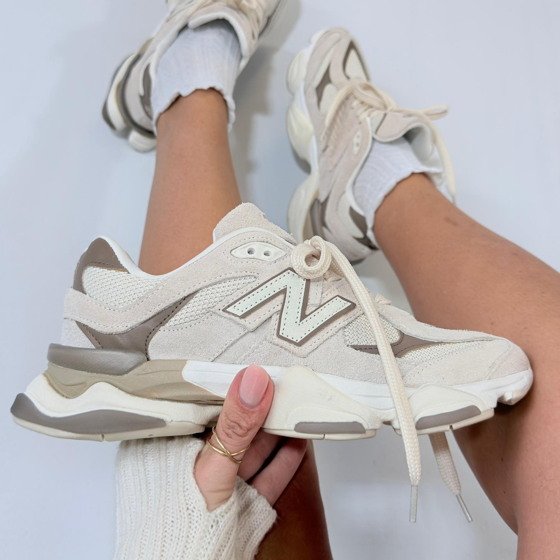 Tênis New Balance 9060 - Off White / Nude