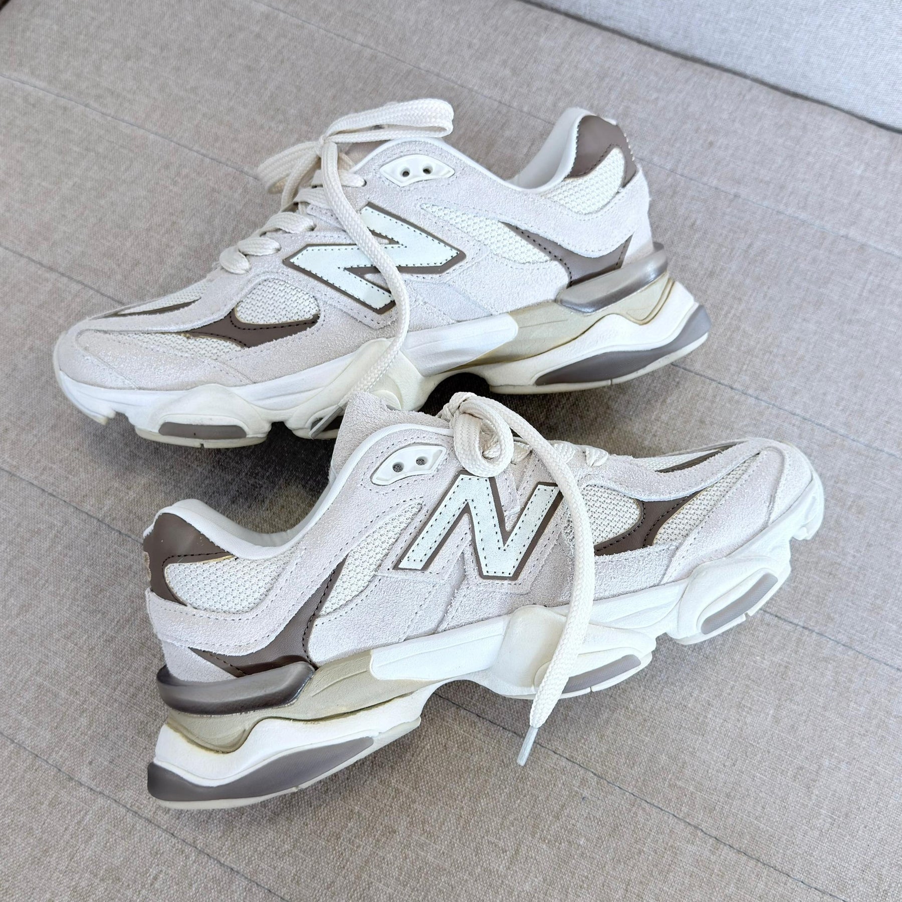 Tênis New Balance 9060 - Off White / Nude