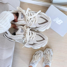 Tênis New Balance 9060 - Off White / Nude