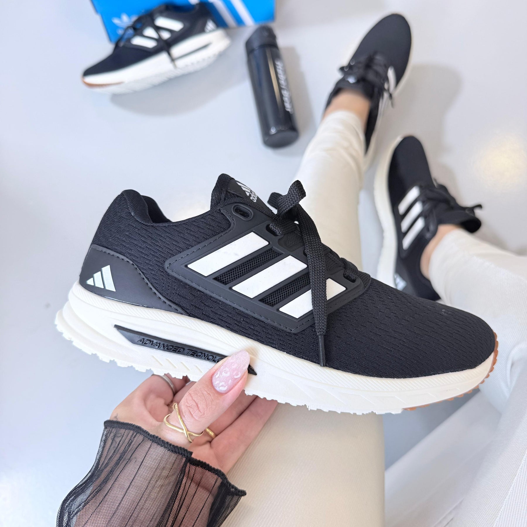 Tênis Adidas Ultrabounce - Preto / Branco