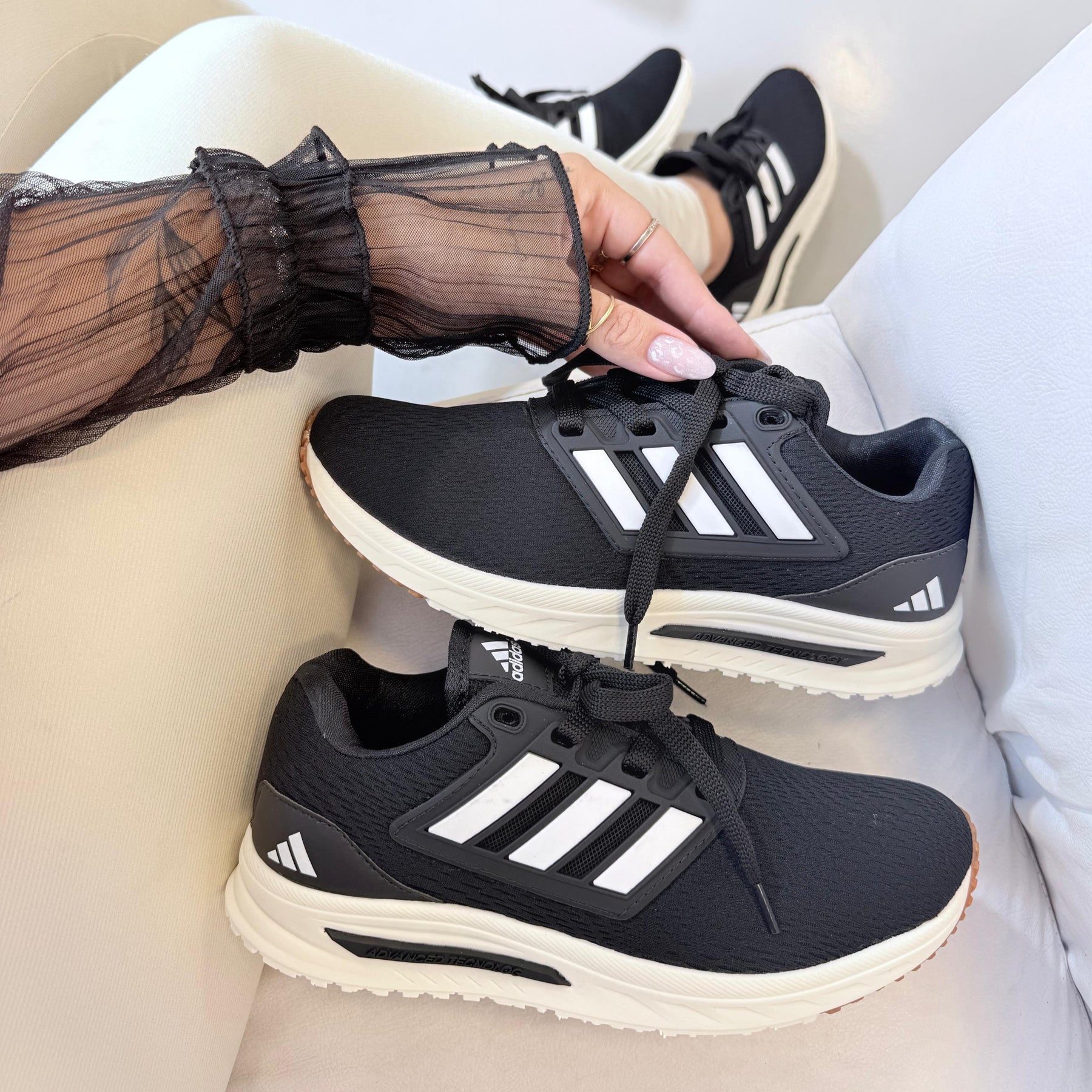 Tênis Adidas Ultrabounce - Preto / Branco