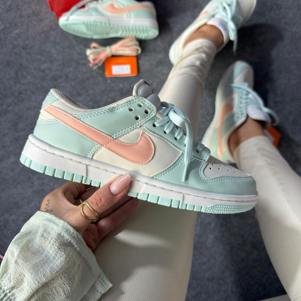Tênis SB Dunk Low - Barely Green