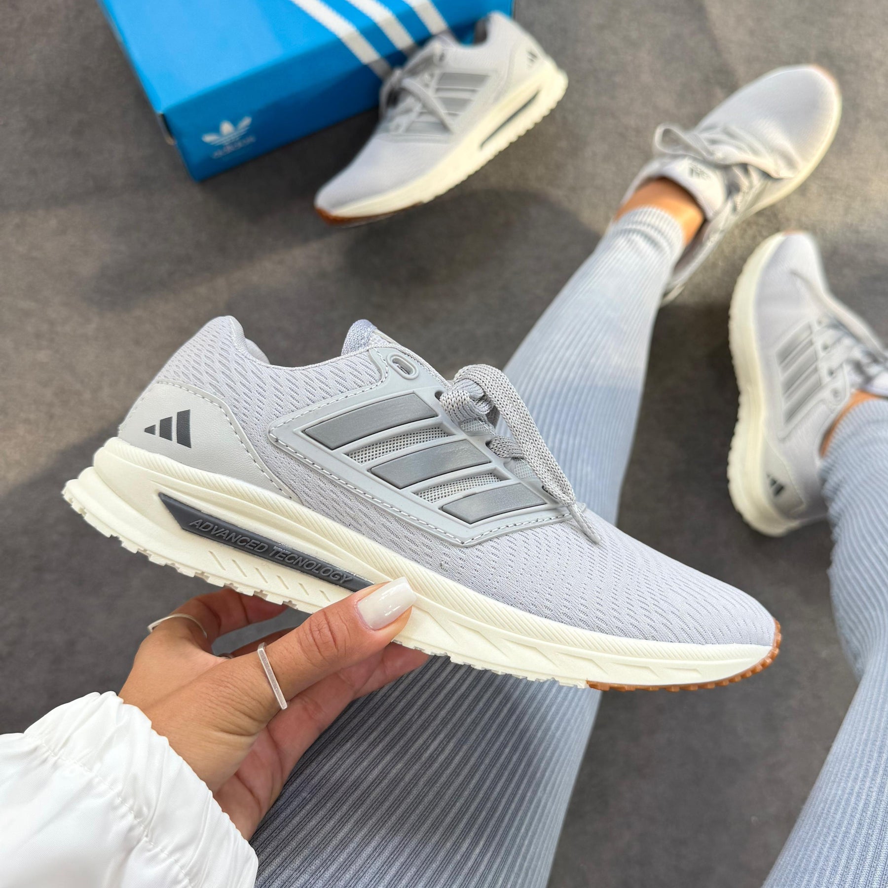 Tênis Adidas Advanced - Cinza