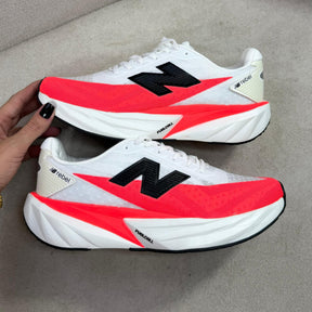 Tênis New Balance Fuelcell Rebel v5 - Laranja / Cinza / Branco