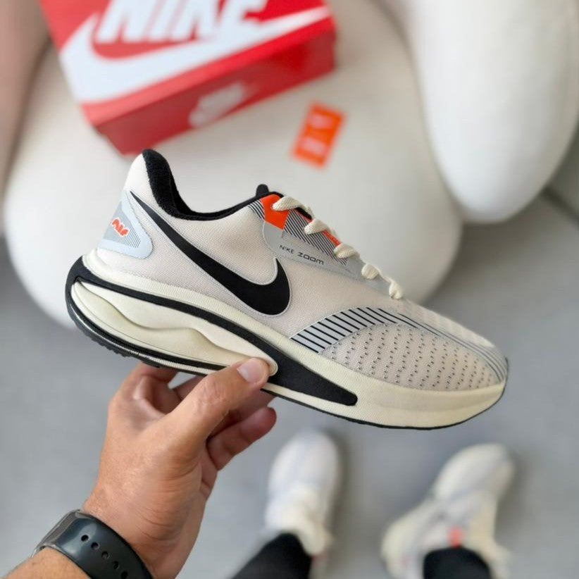 Tênis Nike Air Zoom - Off White / Laranja