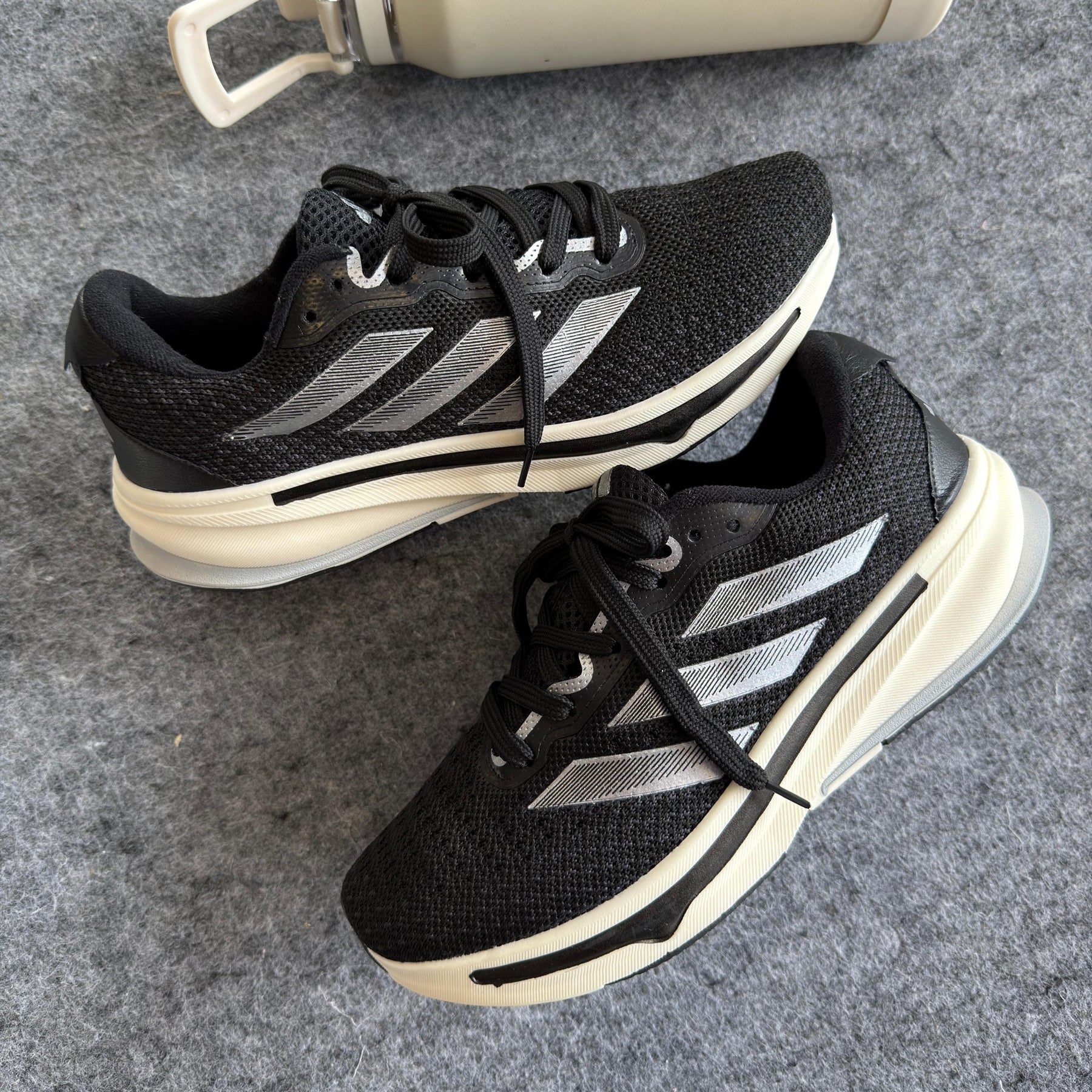 Tênis Adidas Supernova - Preto / Prata