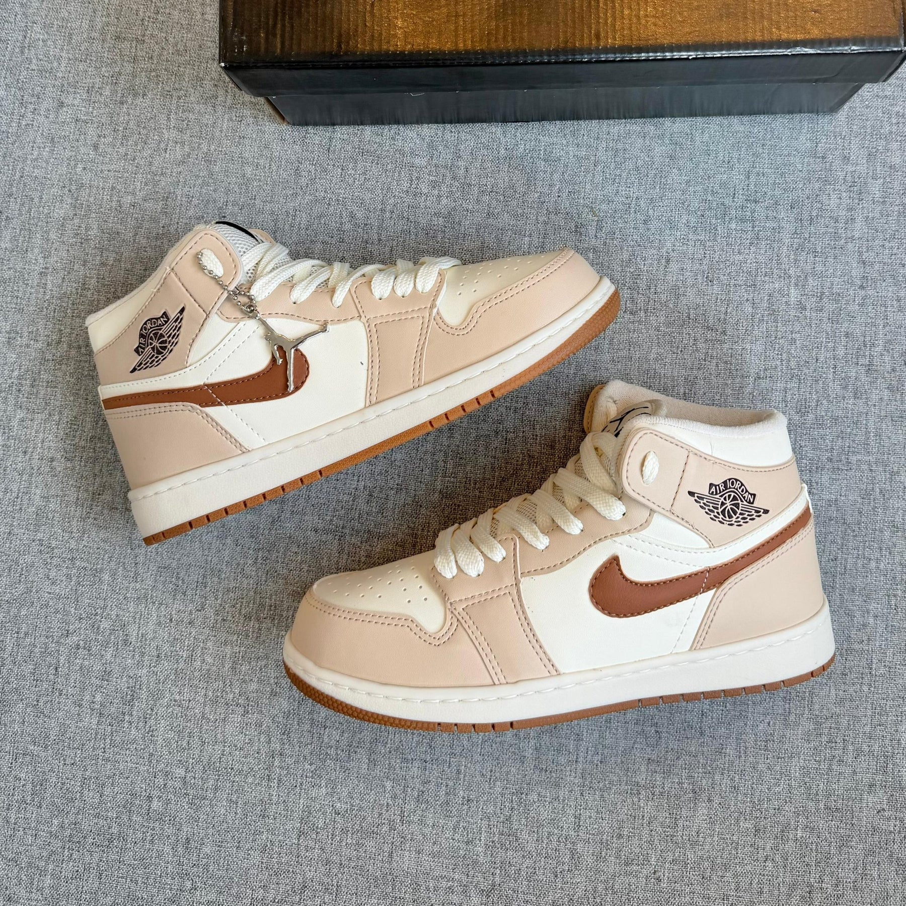 Tênis Nike Air Jordan High - Marfim Rose Marrom