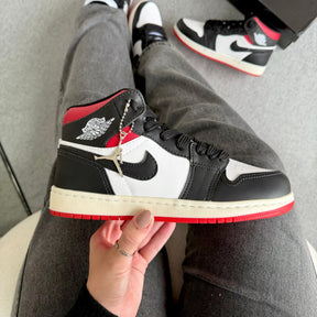 Tênis Nike Air Jordan High - Branco / Preto / Vermelho