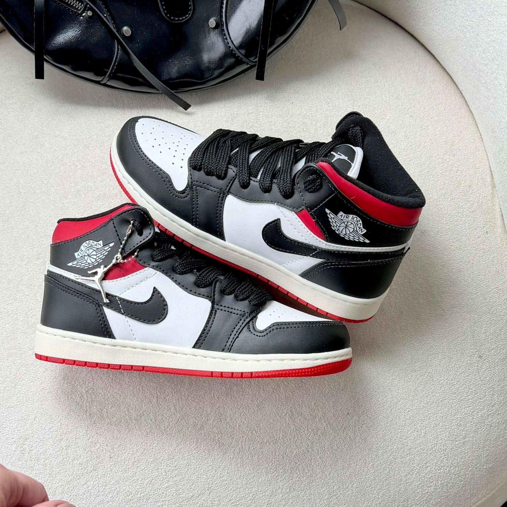 Tênis Nike Air Jordan High - Branco / Preto / Vermelho