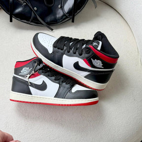 Tênis Nike Air Jordan High - Branco / Preto / Vermelho