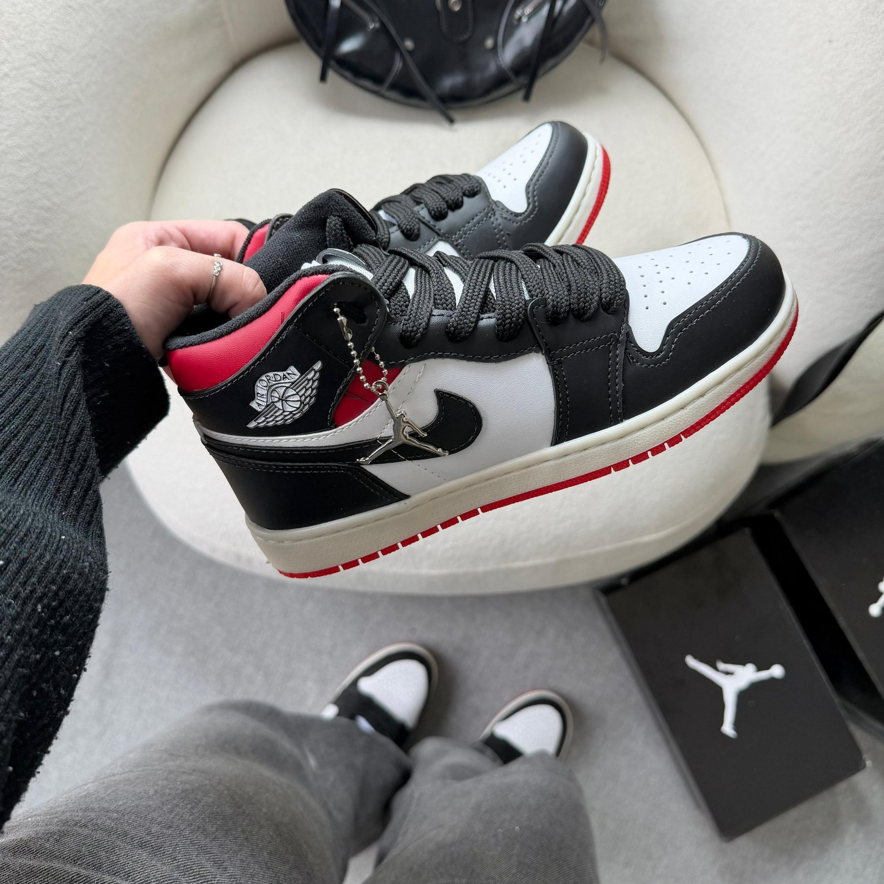 Tênis Nike Air Jordan High - Branco / Preto / Vermelho