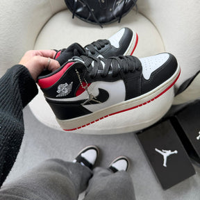 Tênis Nike Air Jordan High - Branco / Preto / Vermelho