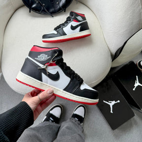 Tênis Nike Air Jordan High - Branco / Preto / Vermelho