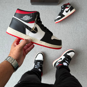 Tênis Nike Air Jordan High - Branco / Preto / Vermelho