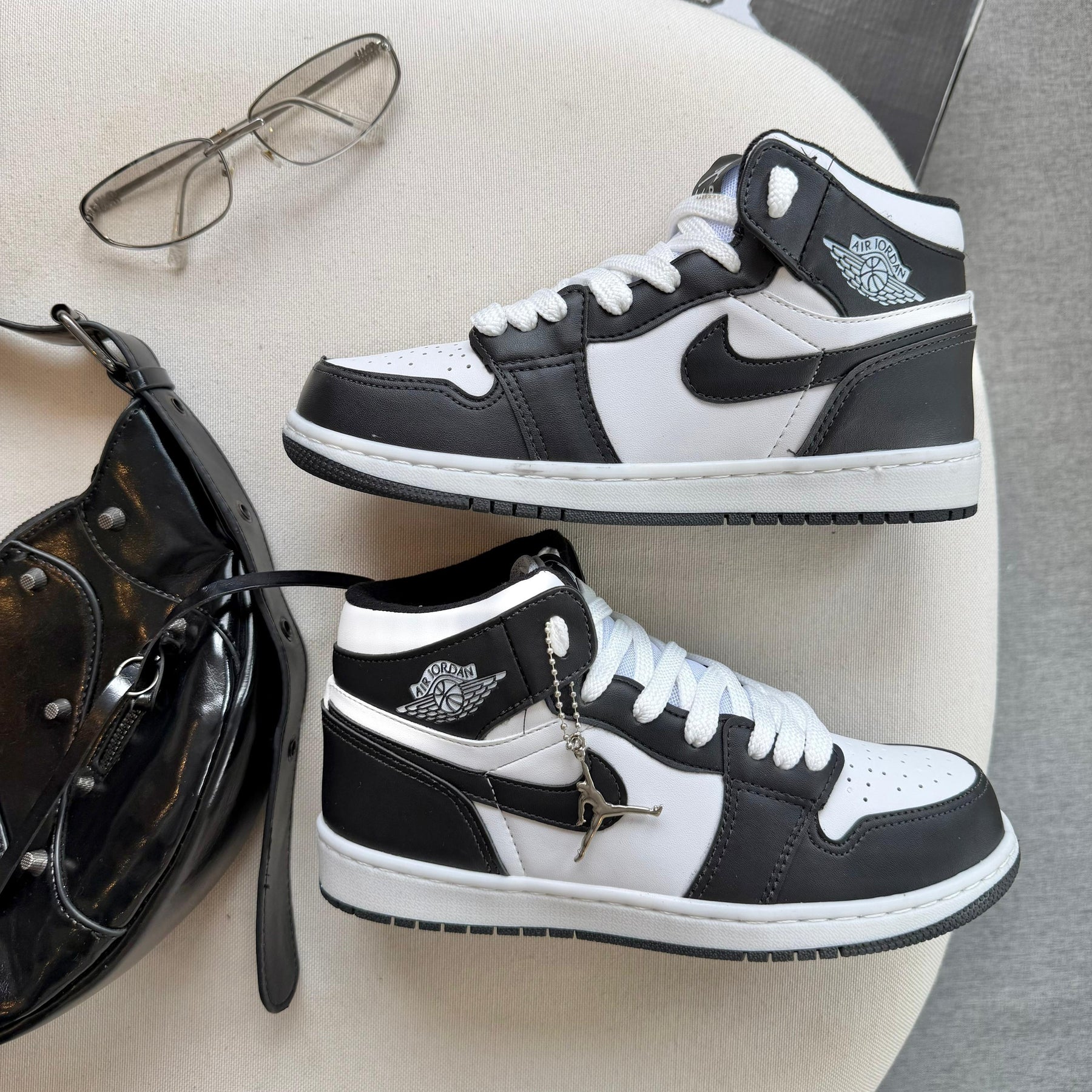 Tênis Nike Air Jordan High - Branco / Preto
