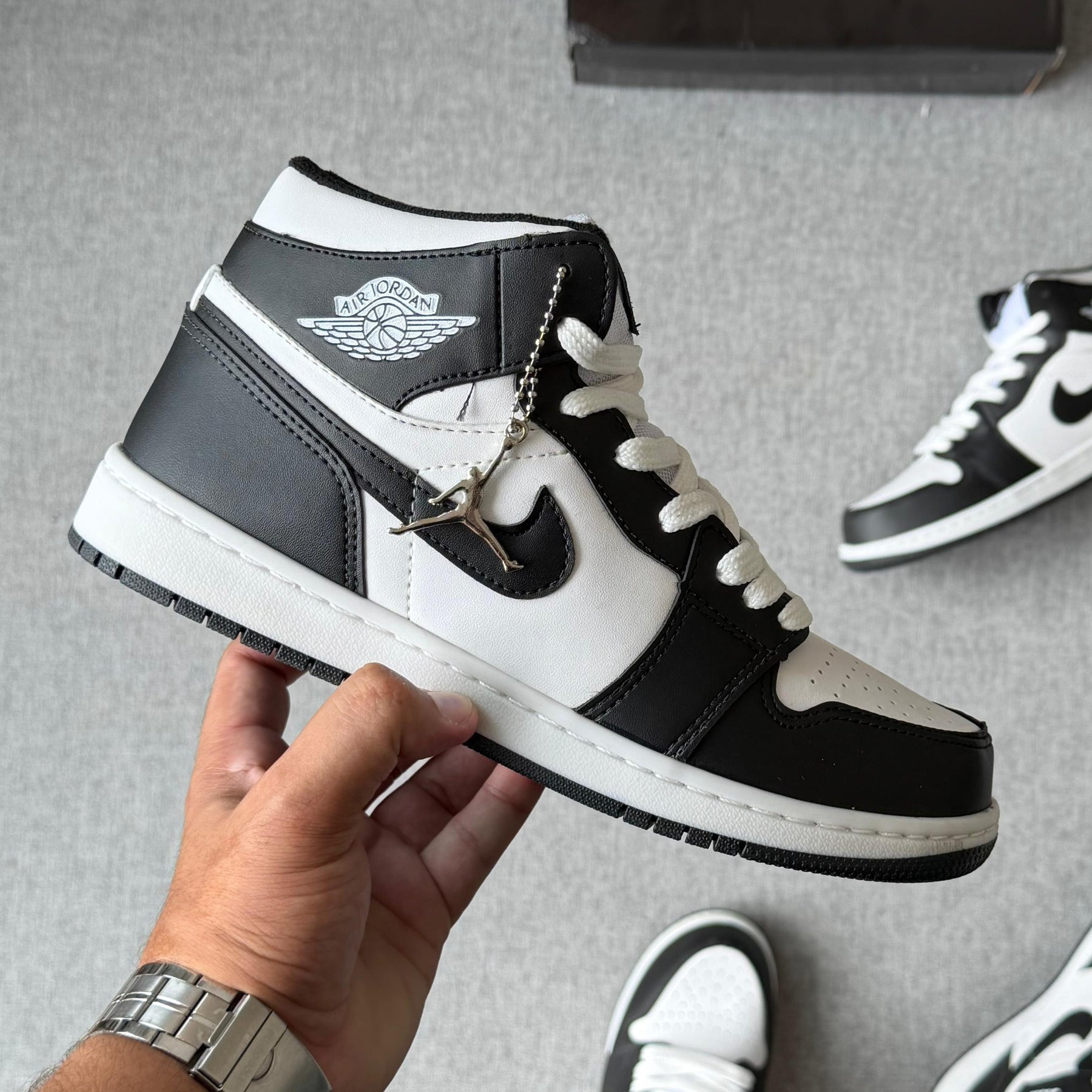 Tênis Nike Air Jordan High - Branco / Preto