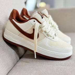 Tênis Nike Air Force - Off / Castanho