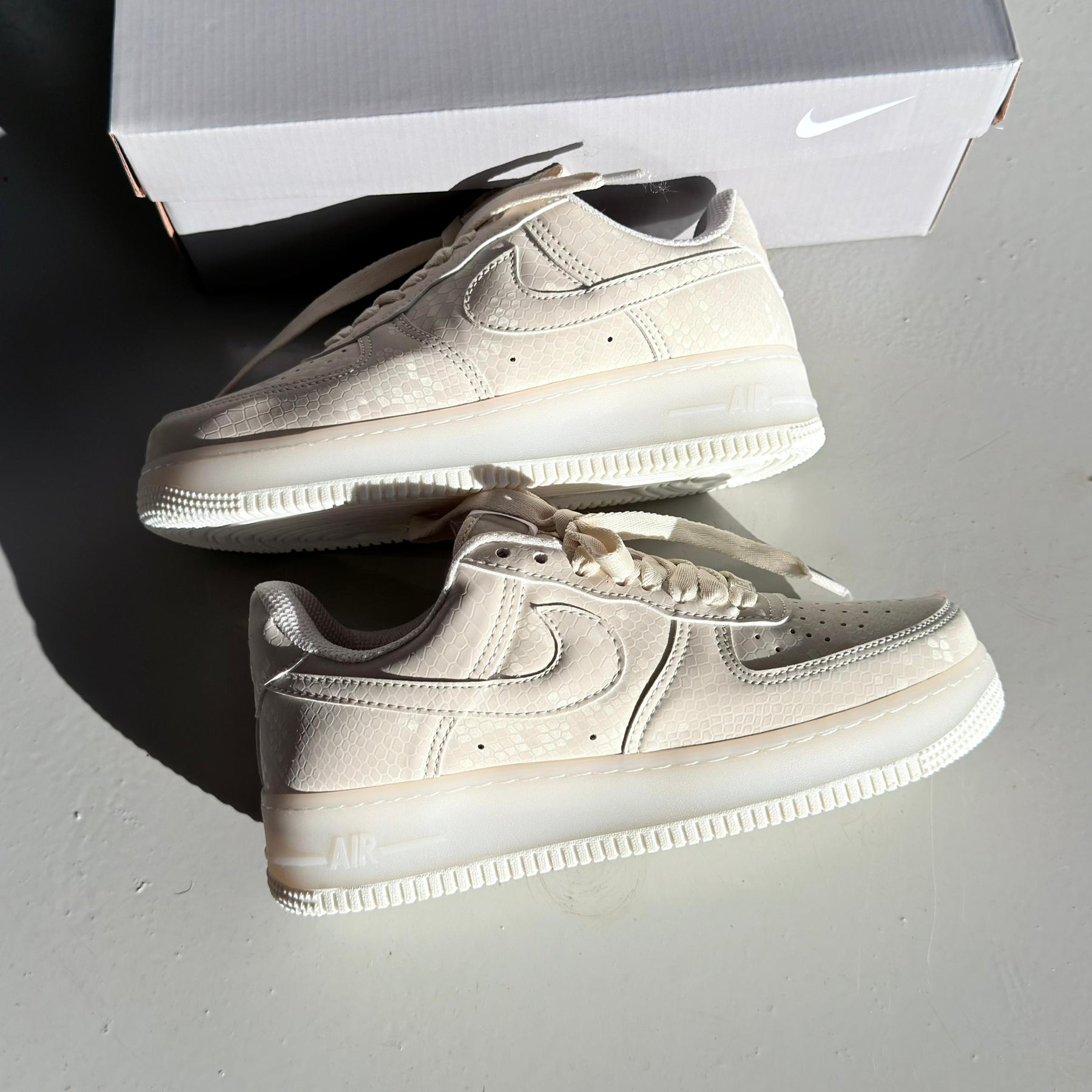 Tênis Nike Air Force - White Snake