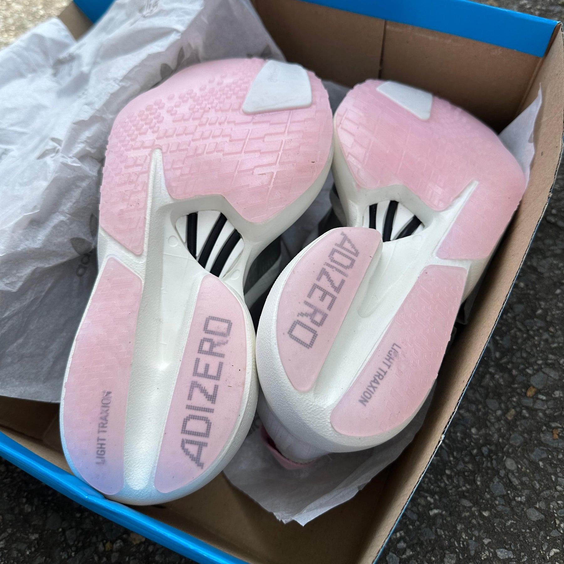 Tênis Adidas Adizero Adios Pro 4 - Branco / Rosa / Prata