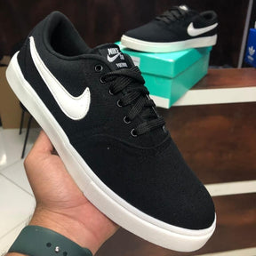 Tênis Nike Suketo - Preto / Branco