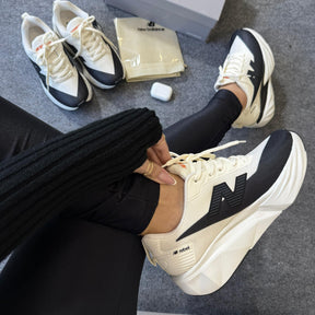 Tênis New Balance Fuellcell Rebel - Off / Preto