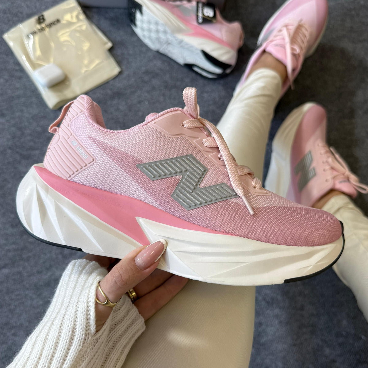 Tênis New Balance Fuellcell Rebel - Rosé