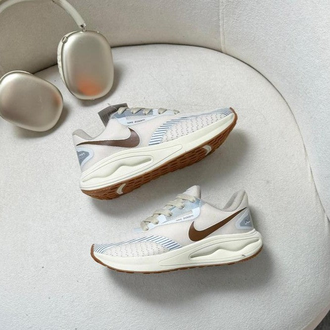 Tênis Nike Air Zoom - Off White / Marrom