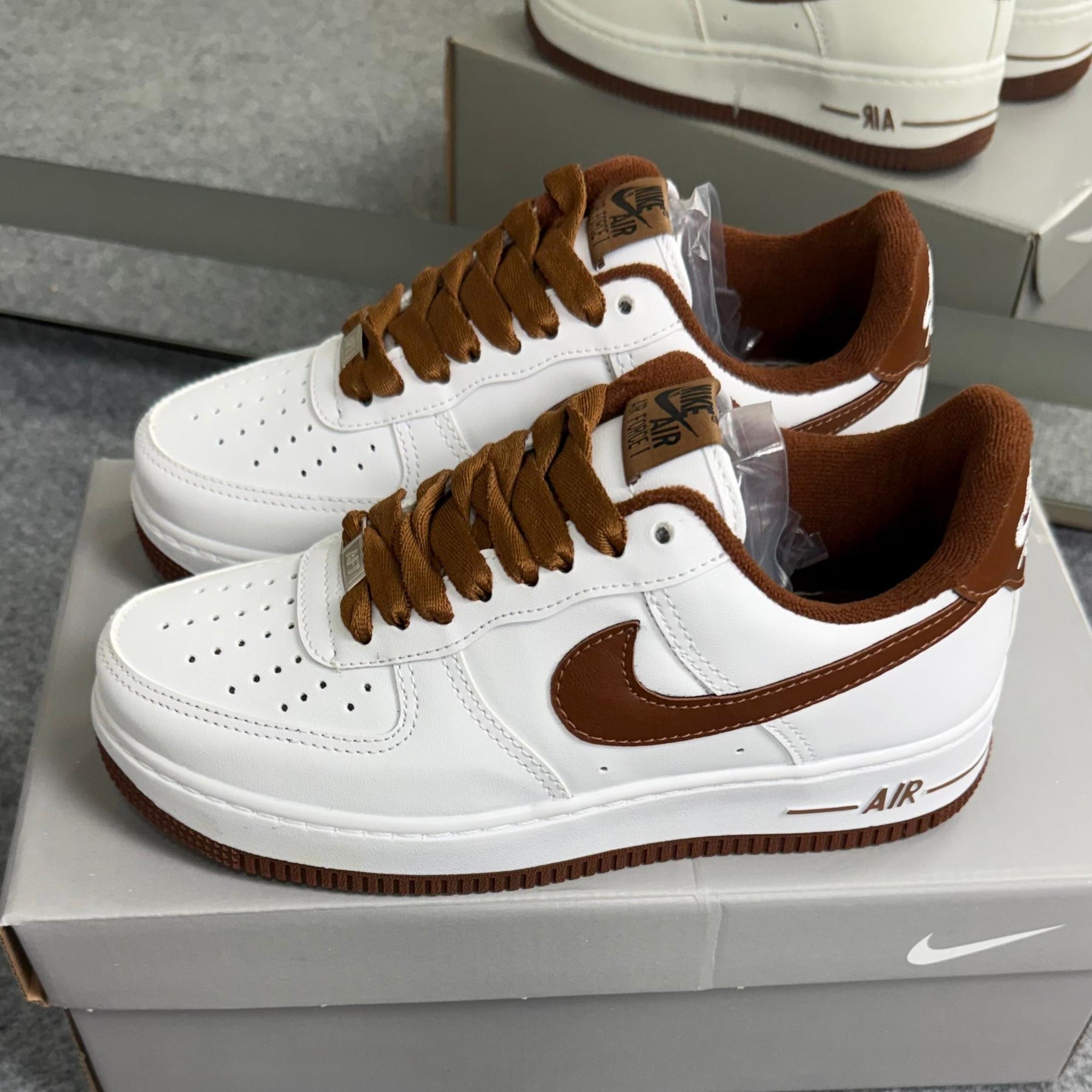 Tênis Air Force Linha Luxo - Branco / Marrom