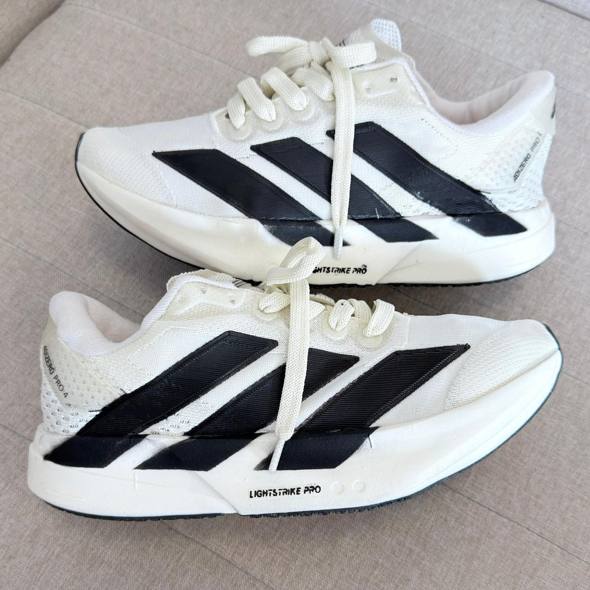 Tênis Adizero Adios Pro 4 - Off White / Preto