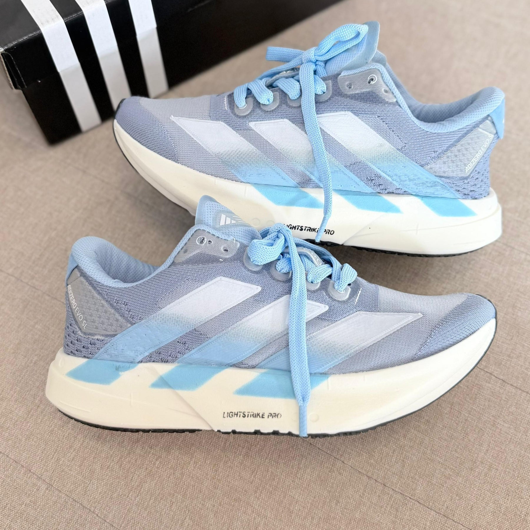 Tênis Adizero Adios Pro 4 - Azul / Branco