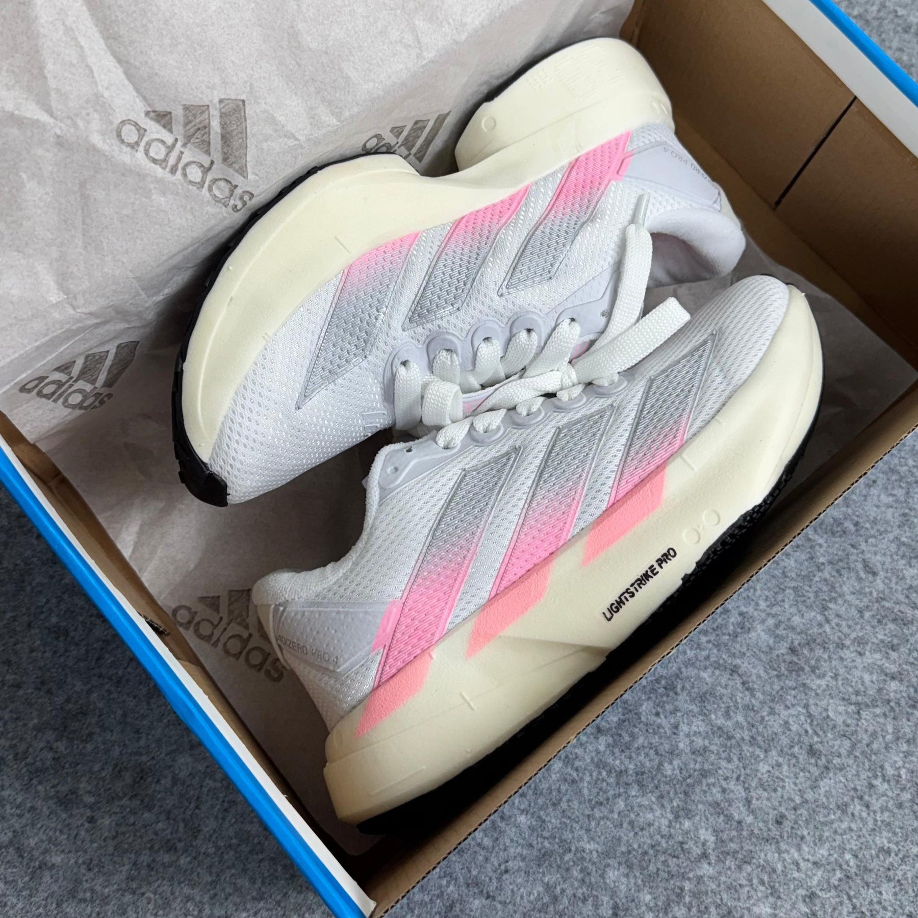Tênis Adidas Adizero Adios Pro 4 Basic - Branco / Rosa