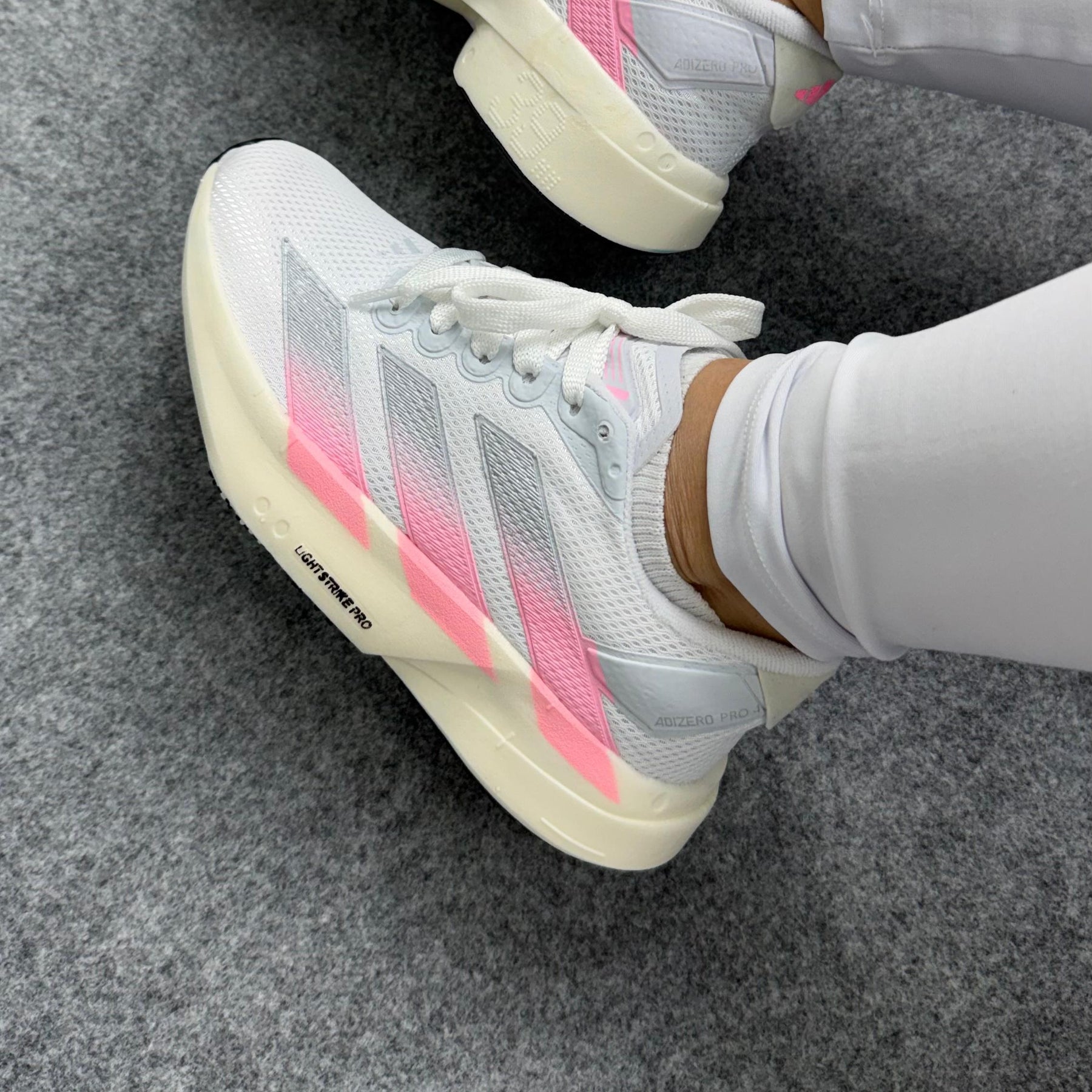 Tênis Adidas Adizero Adios Pro 4 Basic - Branco / Rosa