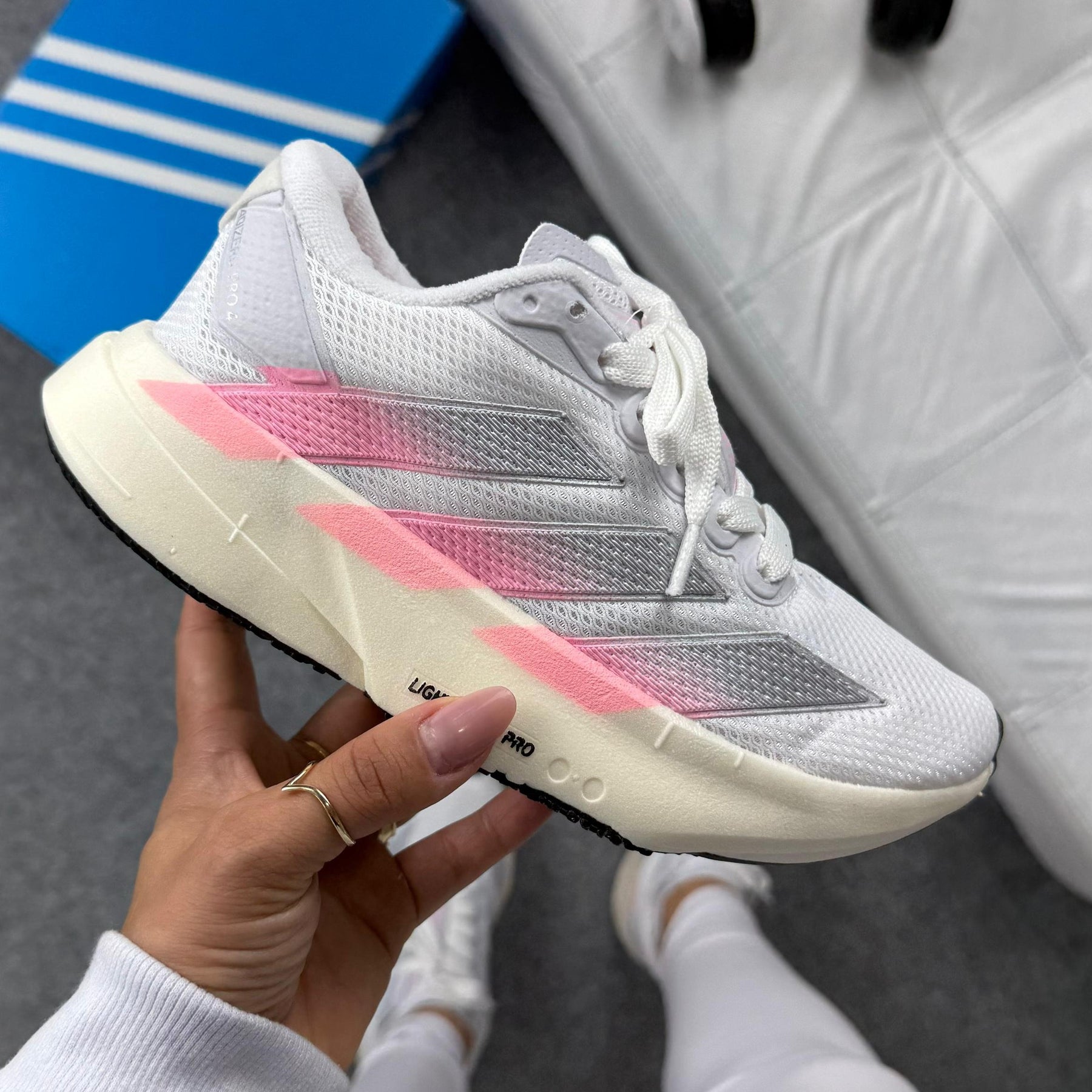 Tênis Adidas Adizero Adios Pro 4 Basic - Branco / Rosa