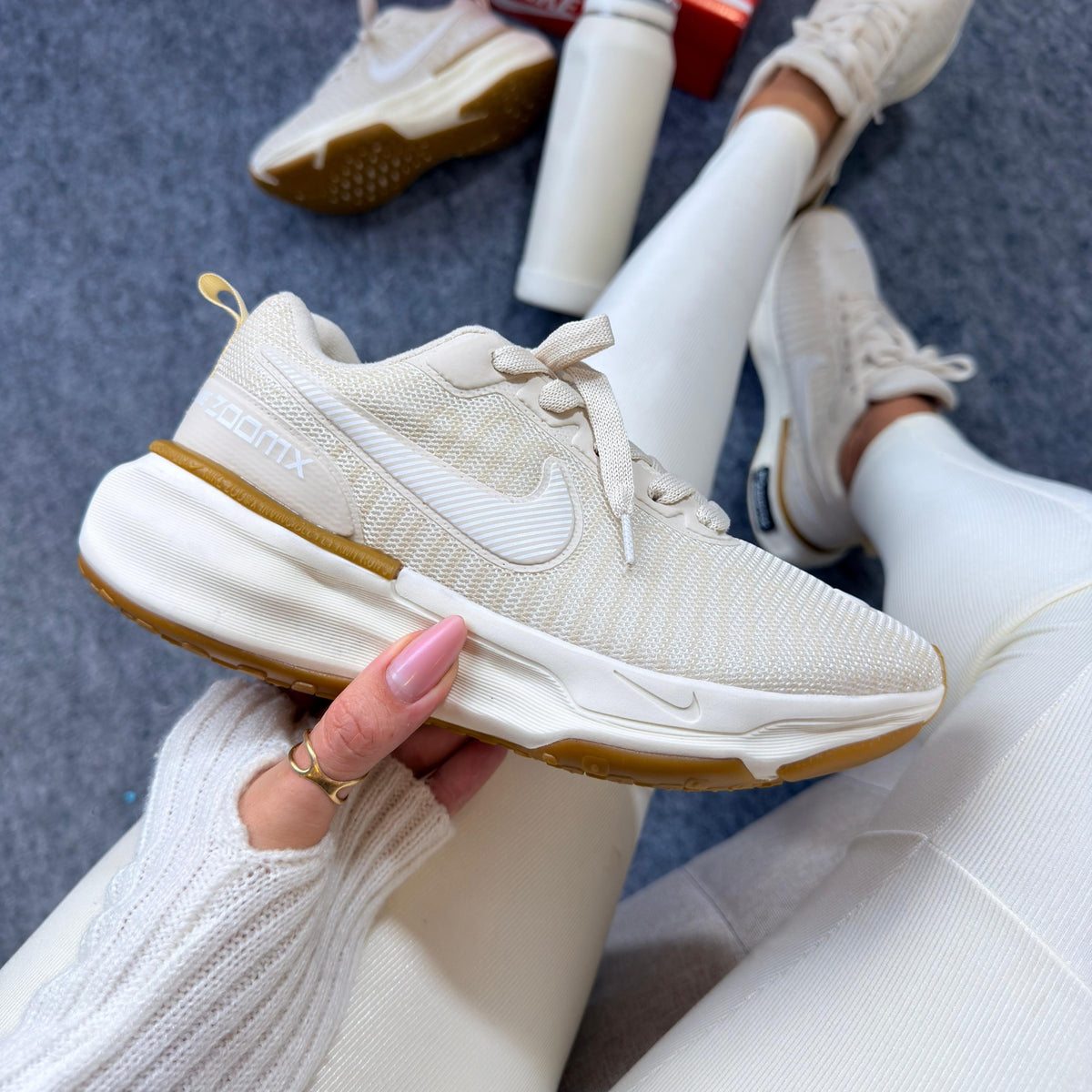 Tênis Nike Invincible Run - Off White Látex