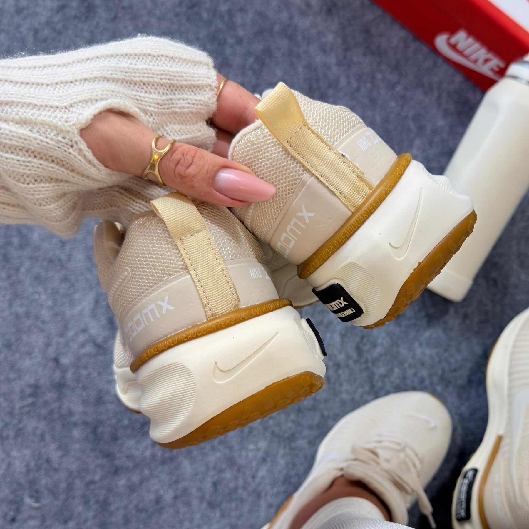 Tênis Nike Invincible Run - Off White Látex