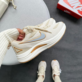 Tênis Nike Running Est 1972 - Bege / Ouro