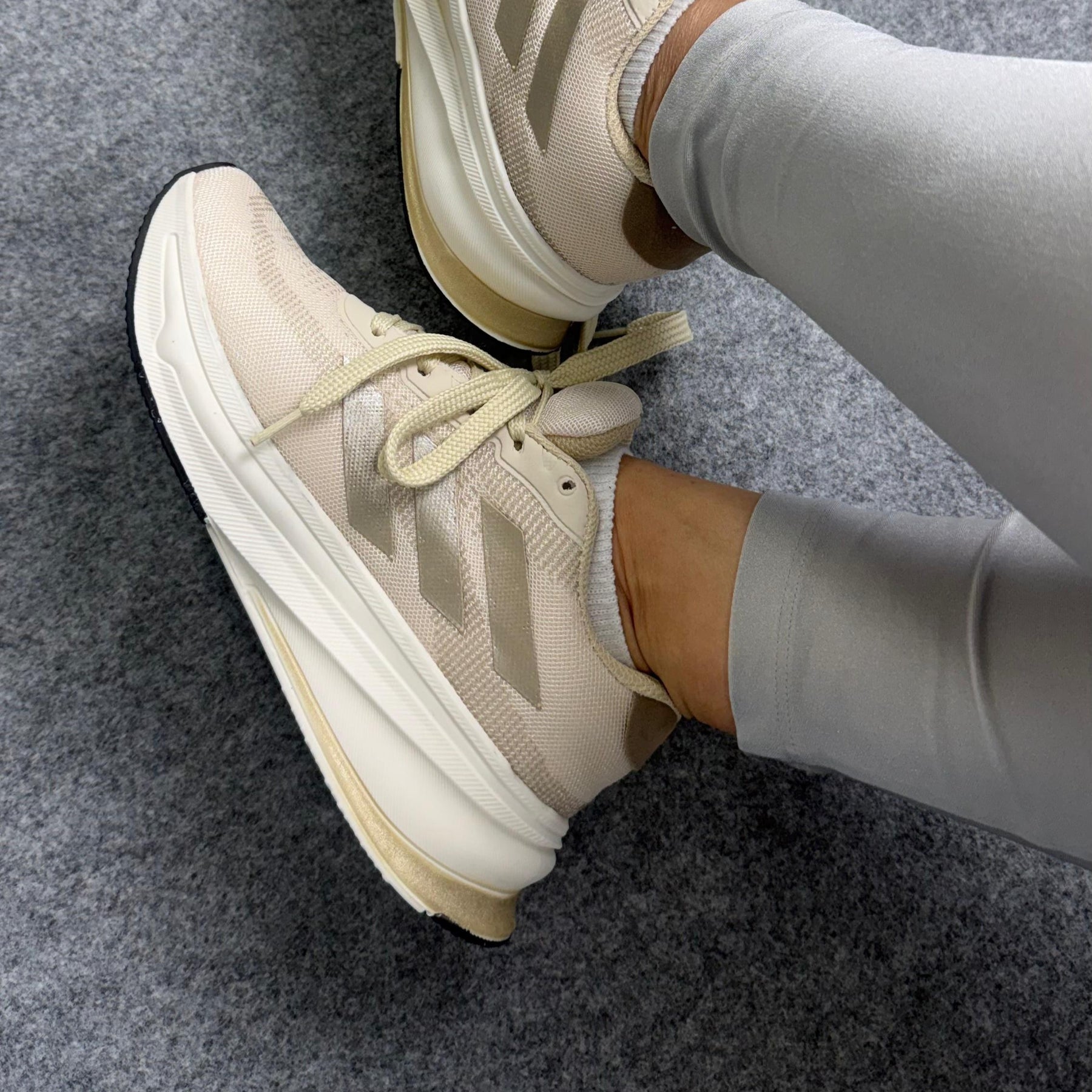 Tênis Adidas Supernova - Metálica / Aveia