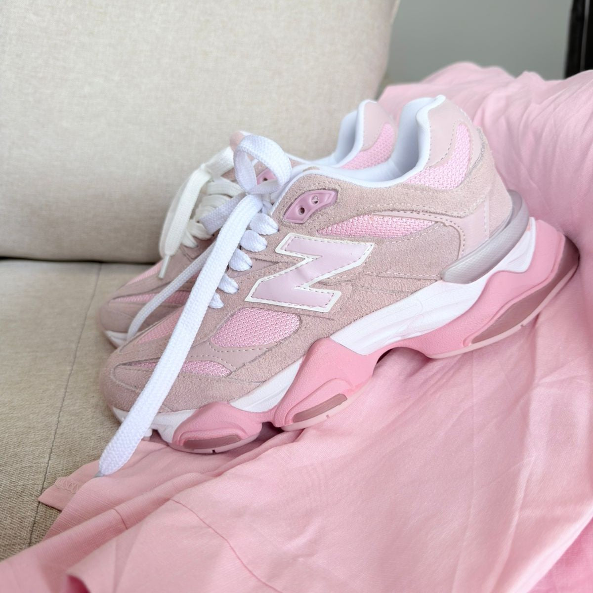 Tênis New Balance 9060 - Chiclete