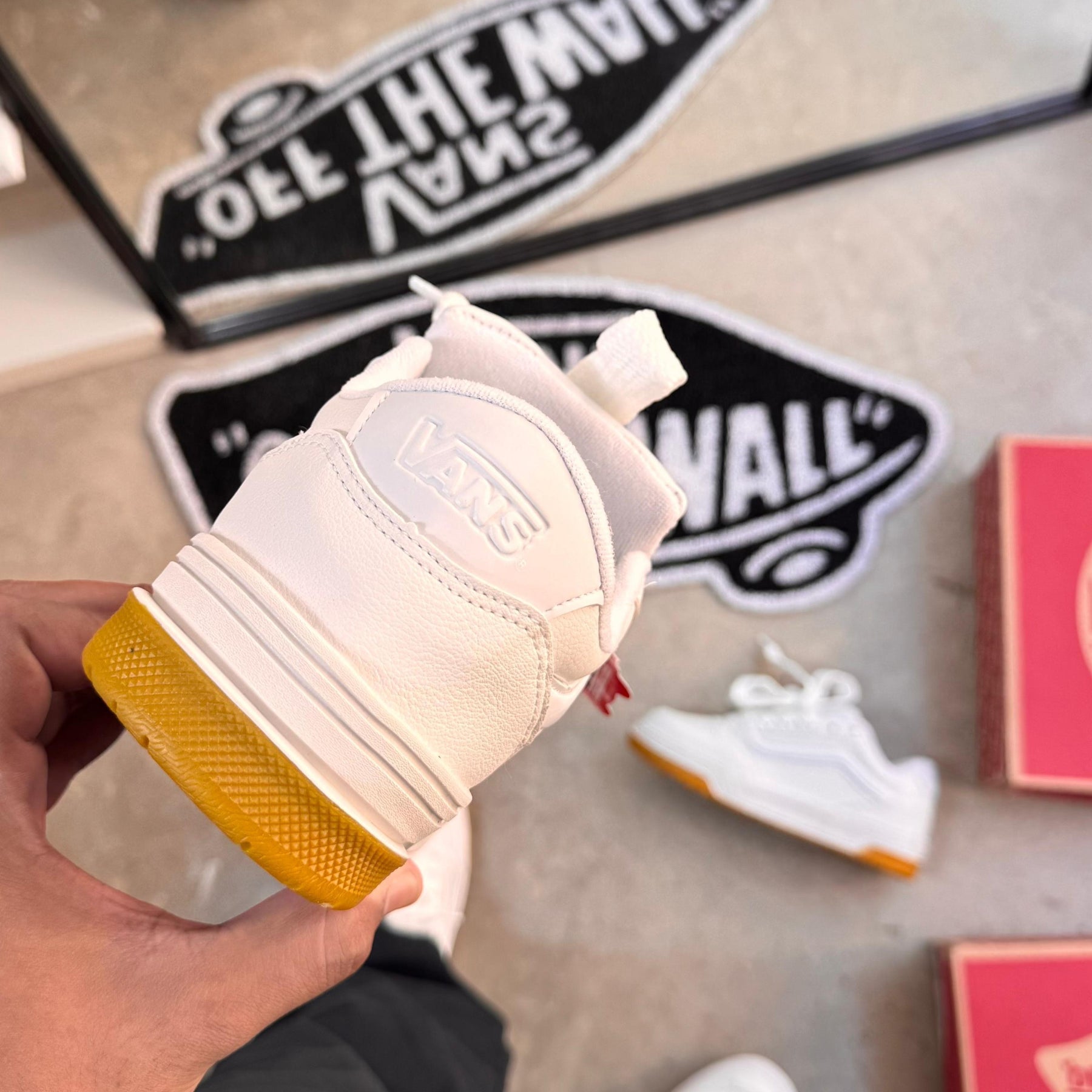 Tênis Vans Hylane Prime - Branco / Caramelo