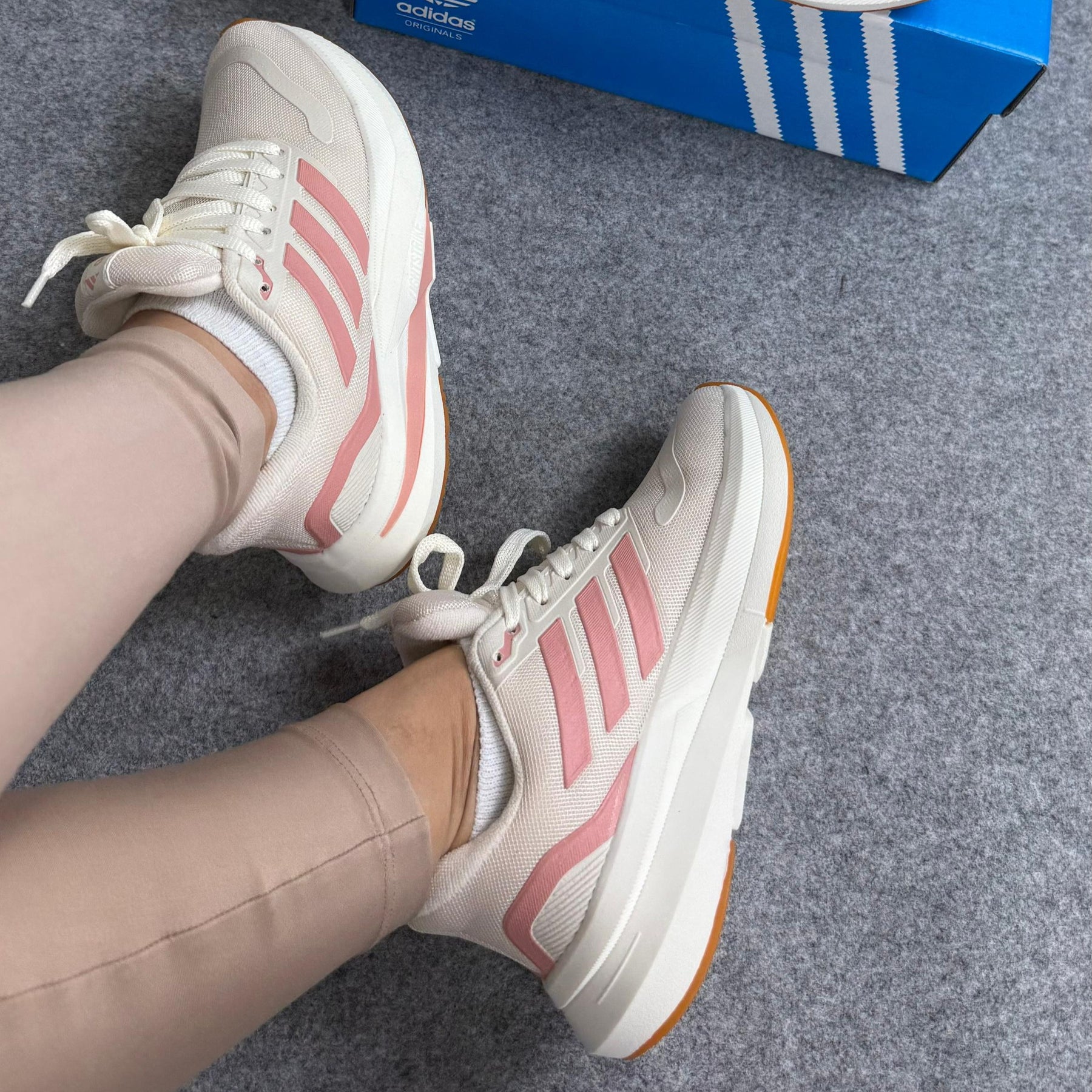 Tênis Adidas Supernova - Off White Rosa