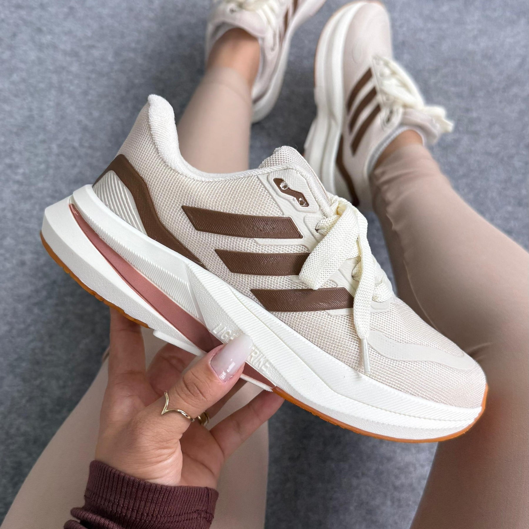Tênis Adidas Supernova - Off White Marrom