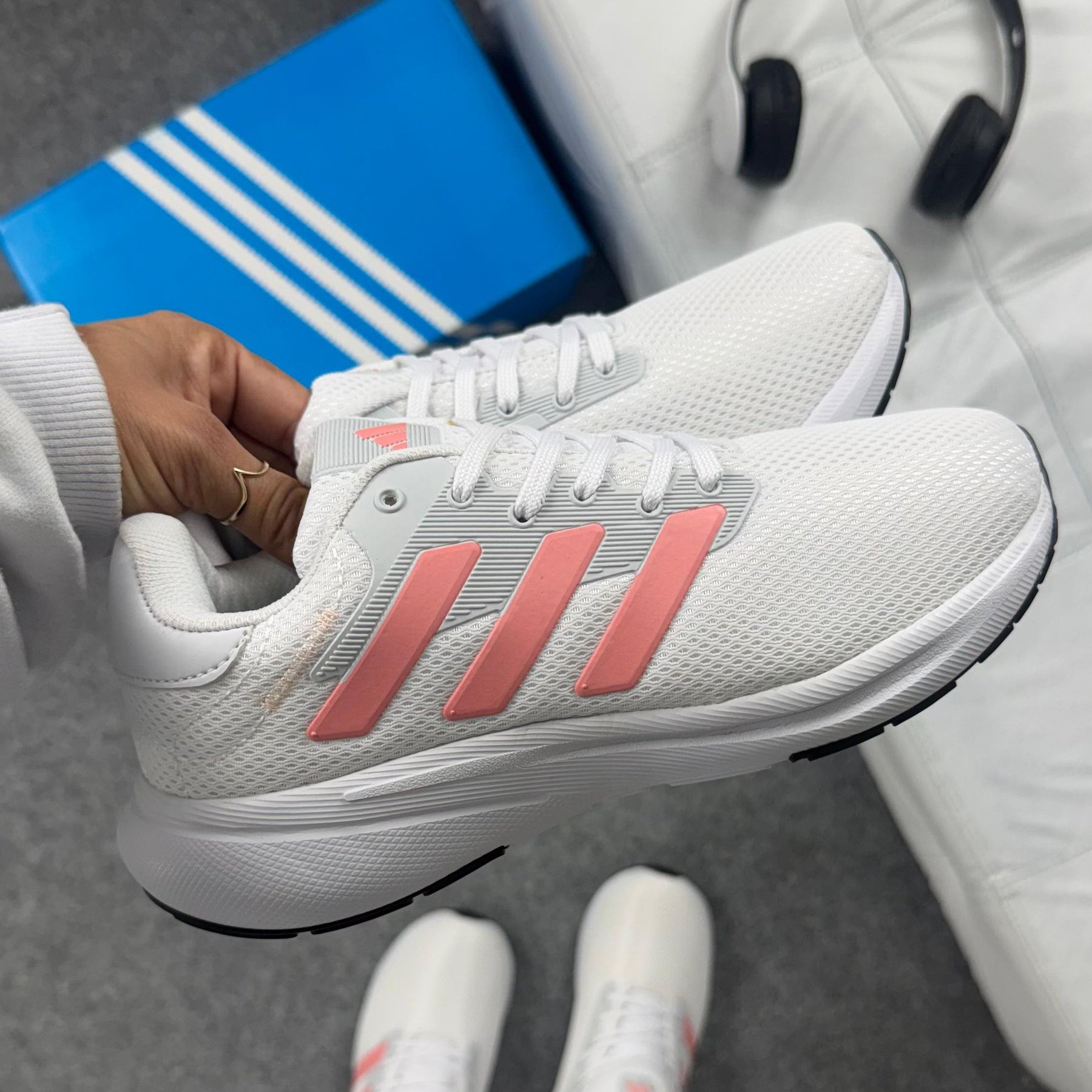 Tênis Adidas Response - Branco / Goiaba