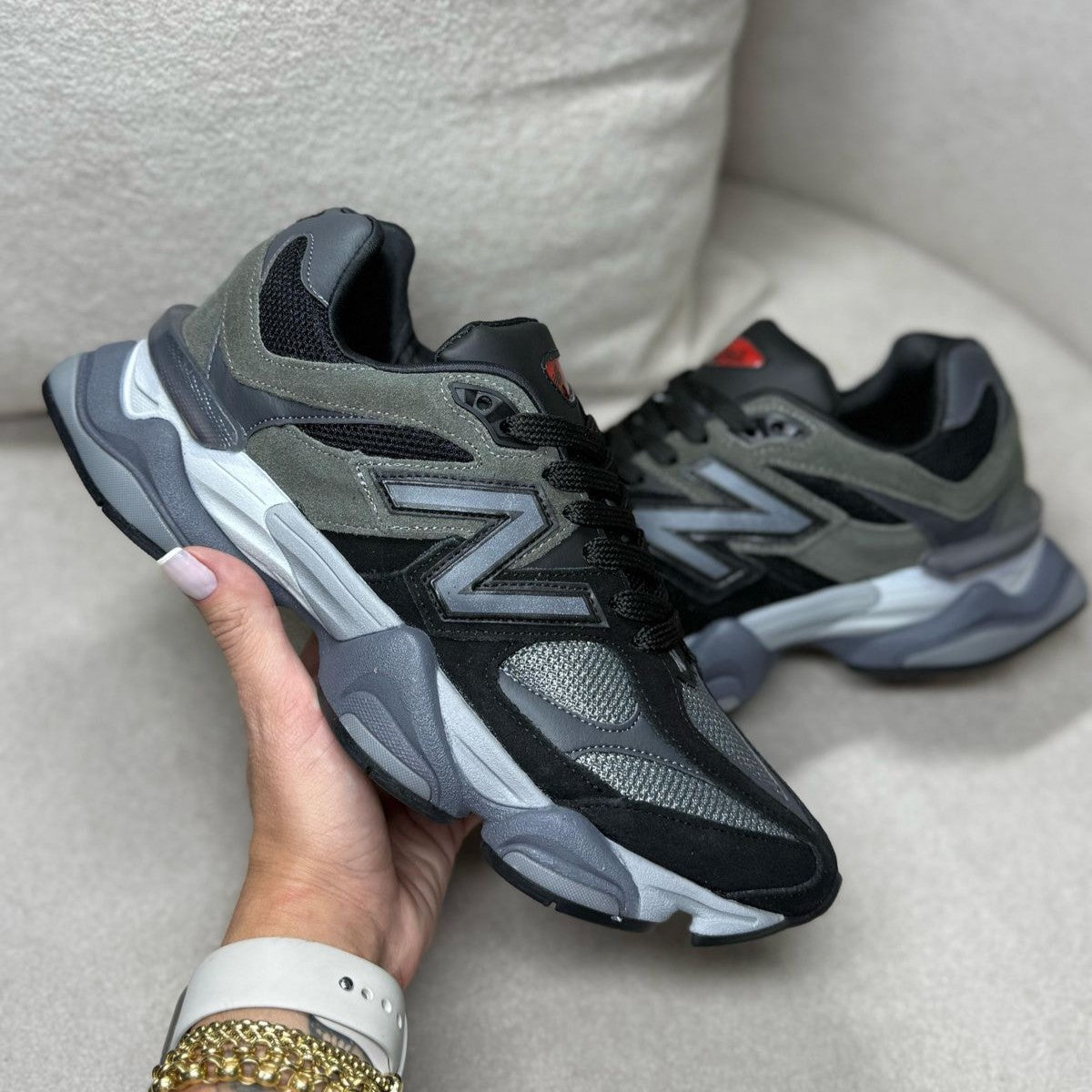 Tênis New Balance 9060 - Preto / Cinza