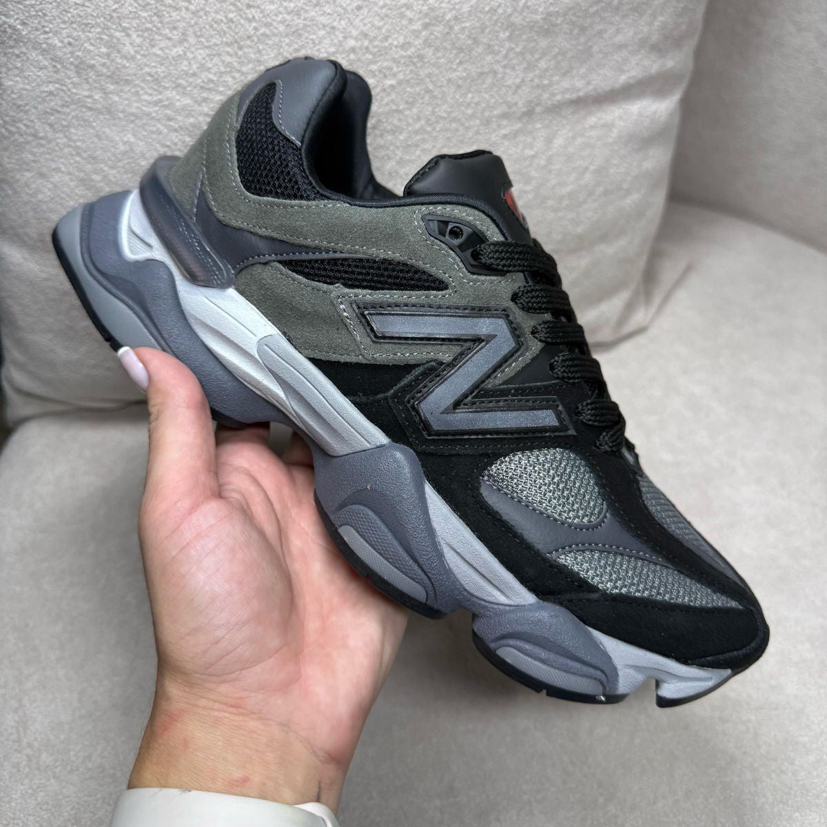 Tênis New Balance 9060 - Preto / Cinza