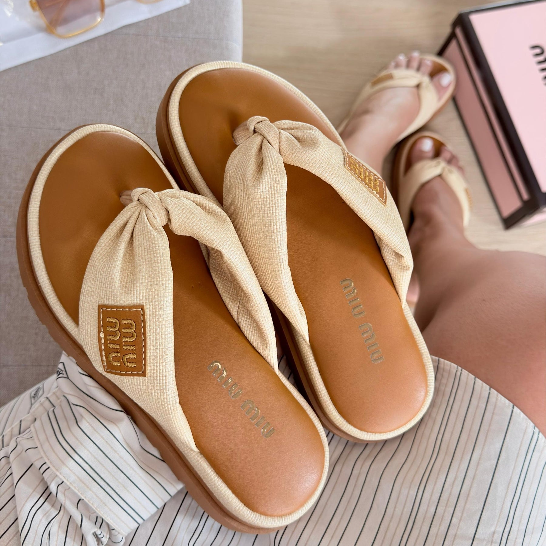 Chinelo Miu Miu - Bege